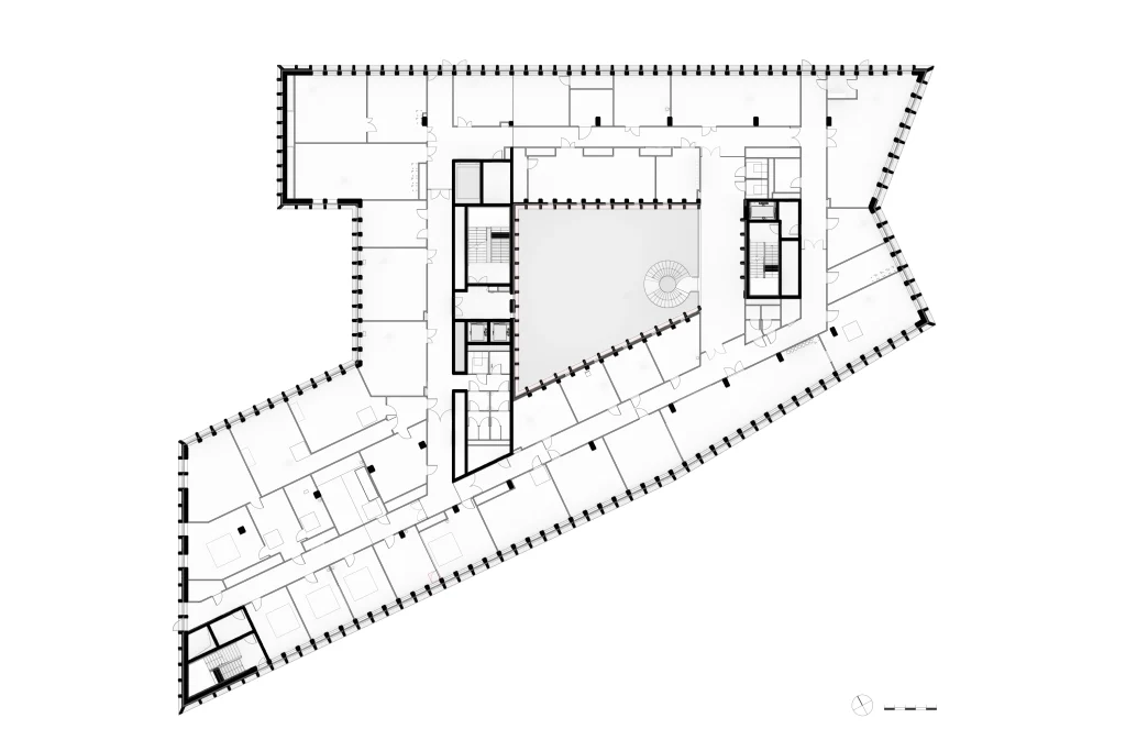 HTSH floor plan organised around the central atrium, with flexible rooms distributed along the perimeter.