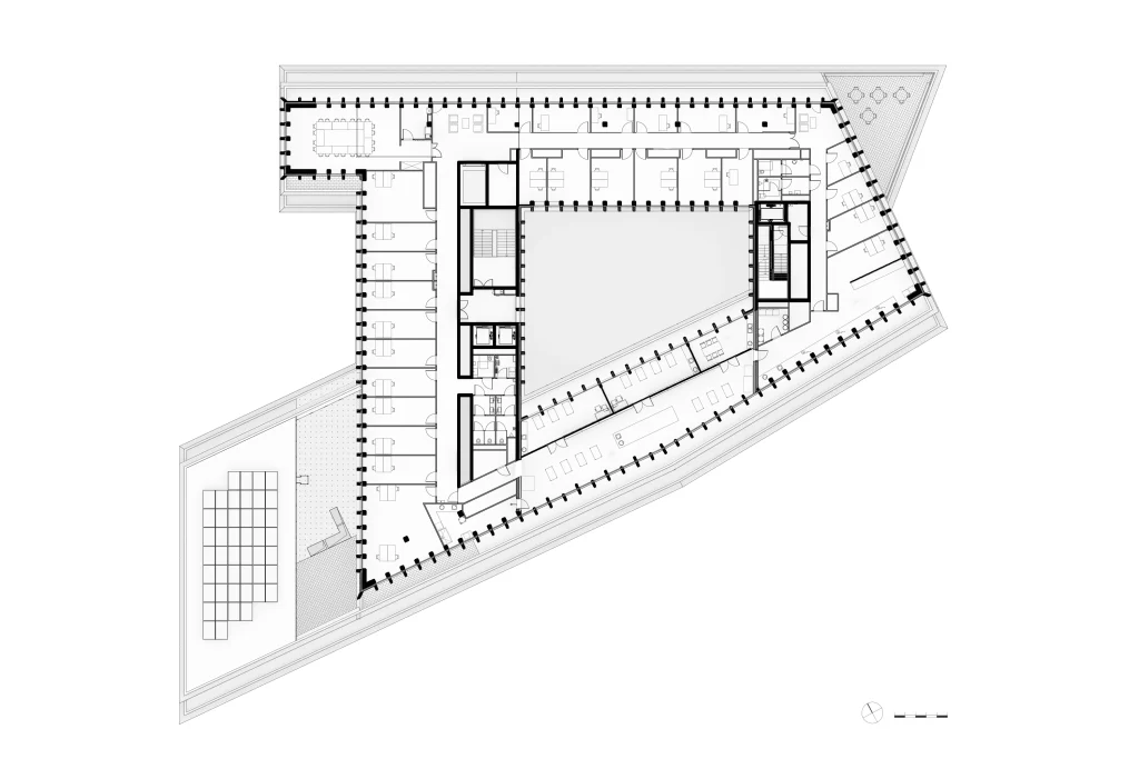 Roof-level plan of HTSH showing the upper perimeter spaces, central atrium opening and external roof areas.